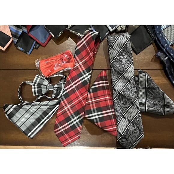 Lot of 16 Neck Ties Neck Tie Mixed Silk & Poly  3-Handkerchiefs Pocket Squares - Picture 12 of 12